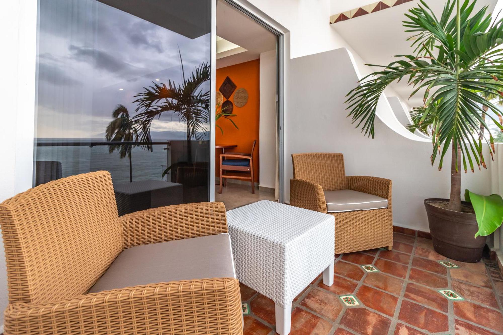 The Paramar Beachfront Boutique Hotel With Breakfast Included - Downtown Malecon Puerto Vallarta Exteriör bild