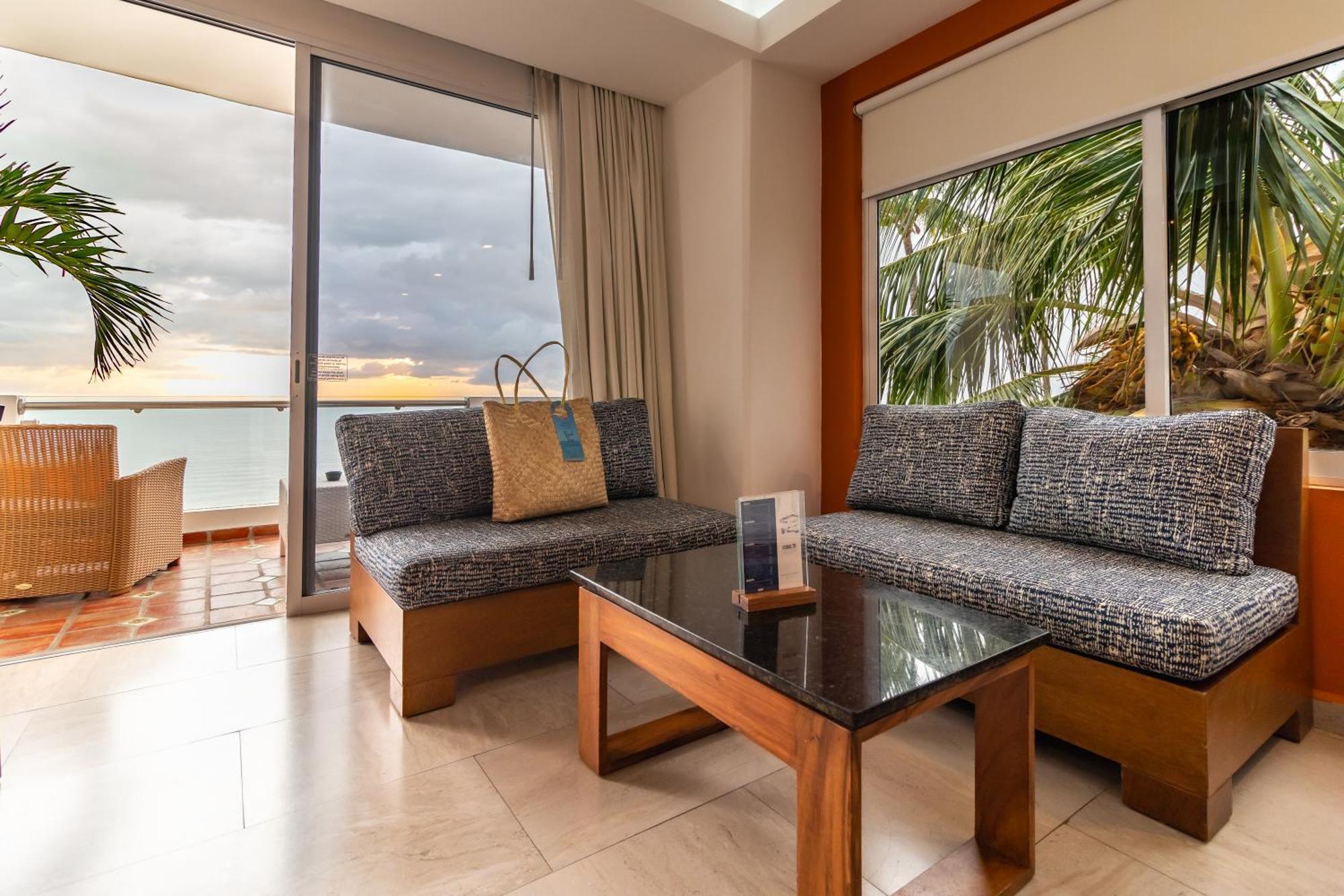 The Paramar Beachfront Boutique Hotel With Breakfast Included - Downtown Malecon Puerto Vallarta Exteriör bild