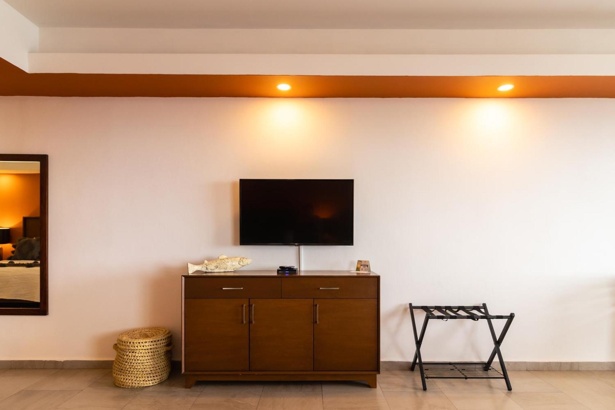 The Paramar Beachfront Boutique Hotel With Breakfast Included - Downtown Malecon Puerto Vallarta Exteriör bild