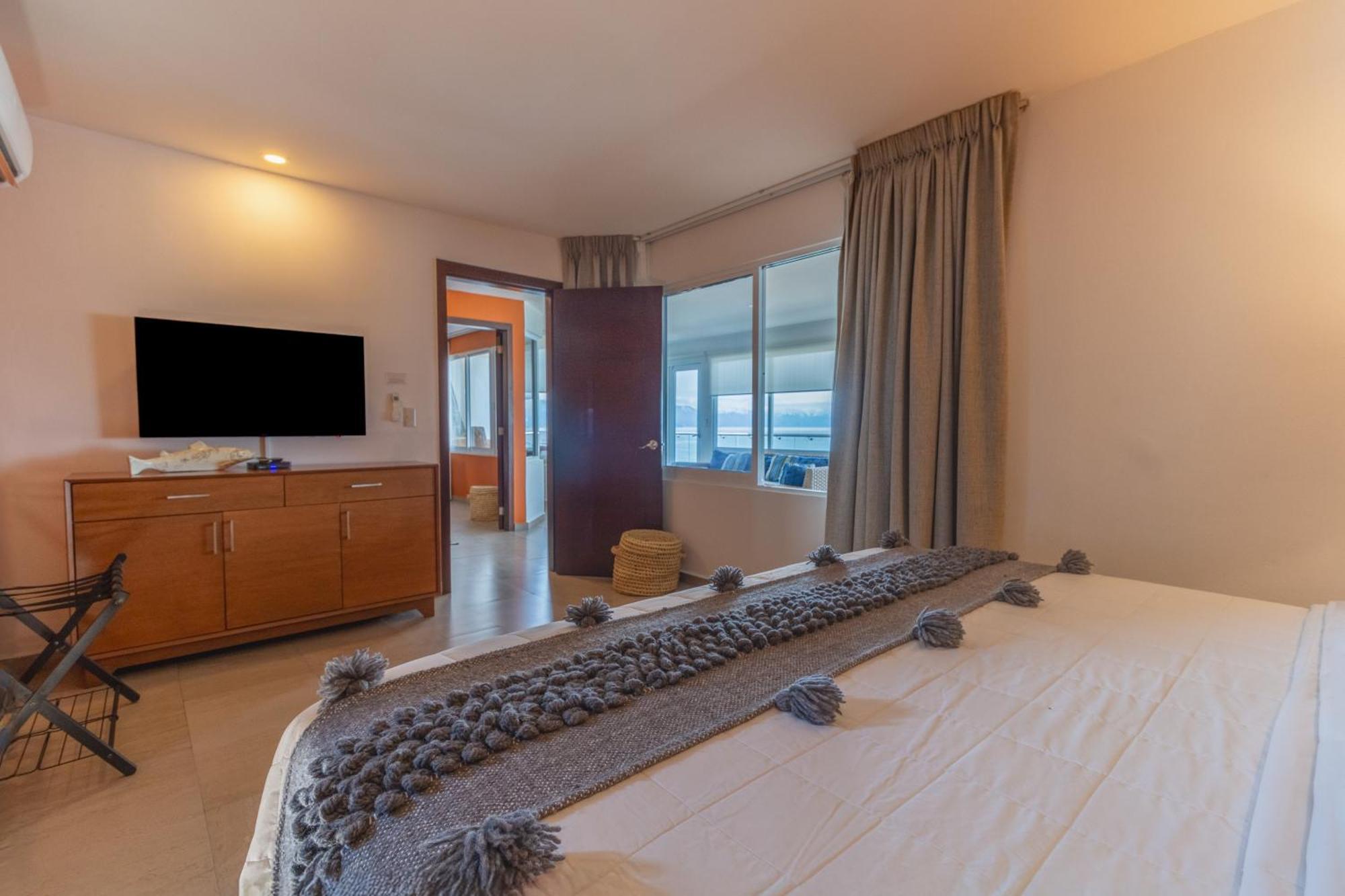 The Paramar Beachfront Boutique Hotel With Breakfast Included - Downtown Malecon Puerto Vallarta Rum bild