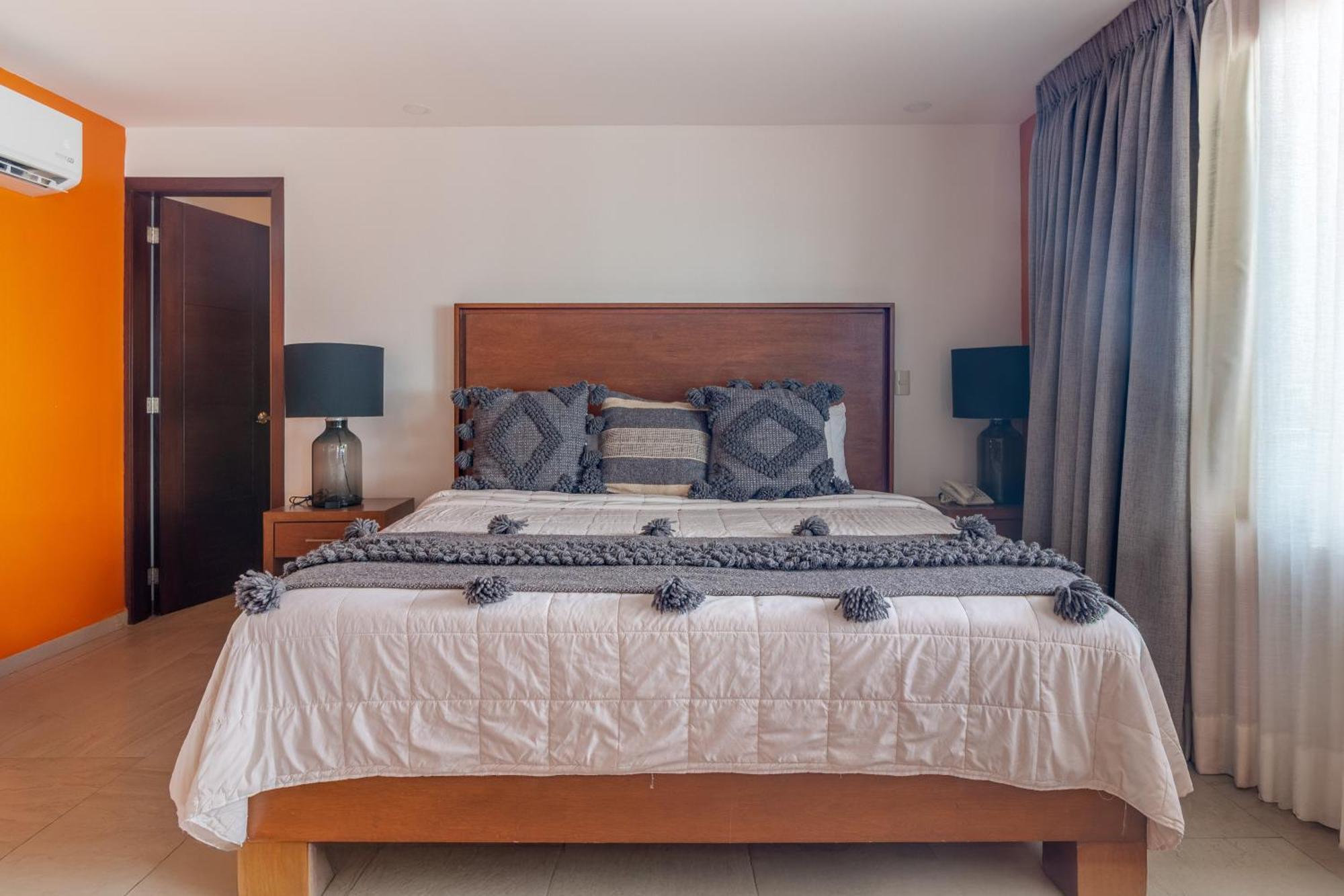 The Paramar Beachfront Boutique Hotel With Breakfast Included - Downtown Malecon Puerto Vallarta Rum bild
